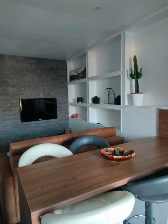 Le Petit Cocon - Parking Prive - Lyon Sud Apartment เวนิส์ซูซ์ ภายนอก รูปภาพ